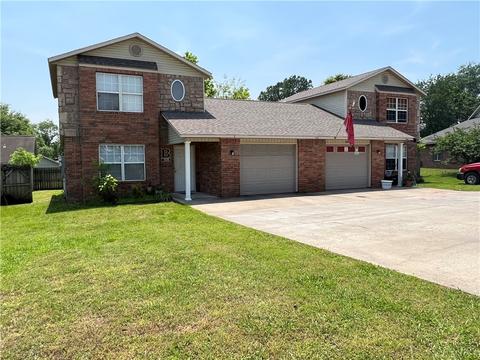 708 Meghan St, Siloam Springs, AR 72761