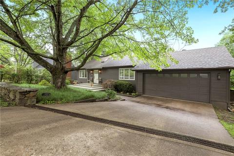 1061 N Pembroke Rd, Fayetteville, AR 72701