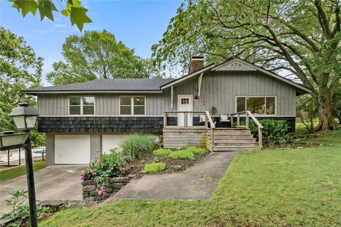 1724 Greenvalley Ave, Fayetteville, AR 72703