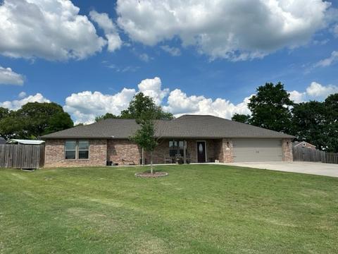 208 N Lion Dr, Gravette, AR 72736
