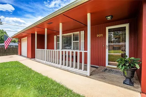 901 SE 10th St, Bentonville, AR 72712