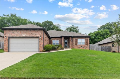 3300 W Ika Ln, Fayetteville, AR 72704
