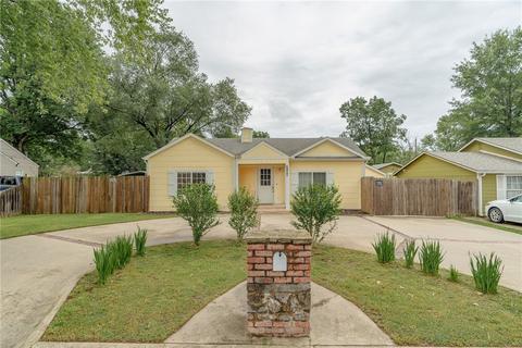 1109 N 10th St, Rogers, AR 72756