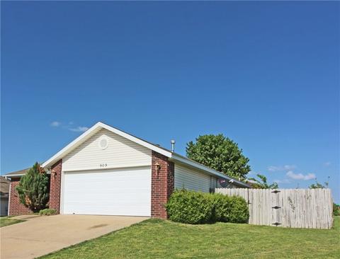 909 Apache Ct, Bentonville, AR 72712