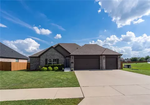 641 Chaparral St, Centerton, AR 72719