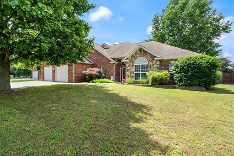 2140 Montclair Ave, Siloam Springs, AR 72761