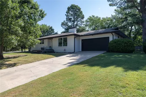 1788 N Rayview Dr, Fayetteville, AR 72703