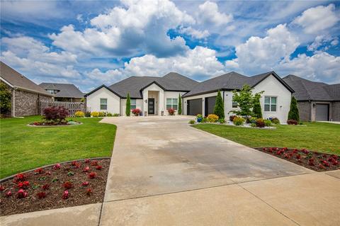 1151 Stoneybrook Ln, Bentonville, AR 72713