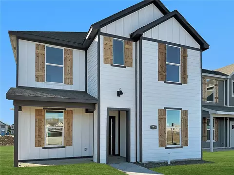 4808 W Planetree St, Fayetteville, AR 72704