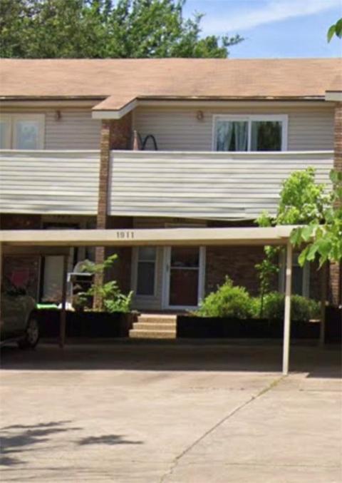 1911 N East Oaks Dr, Fayetteville, AR 72703