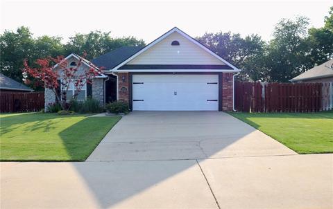 2922 Denver Ave, Springdale, AR 72764