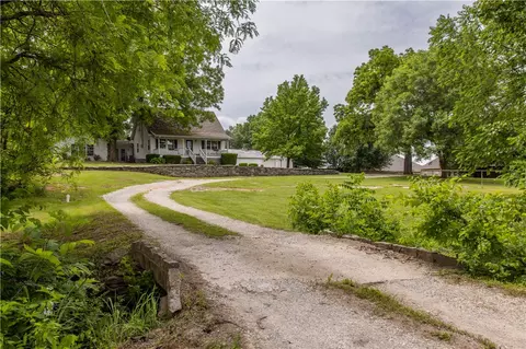 23009 Lawlis Rd, Siloam Springs, AR 72761