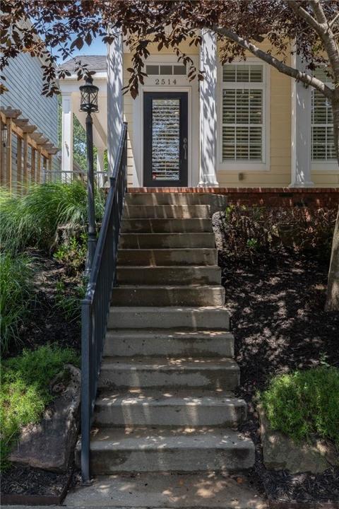 2514 E Frontier Elm Dr, Fayetteville, AR 72703