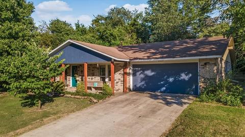 2327 Country, Fayetteville, AR 72703