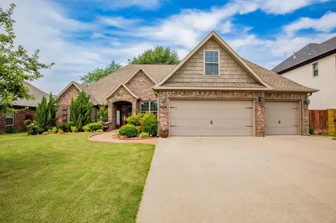 704 SE Hendrix St, Bentonville, AR 72712