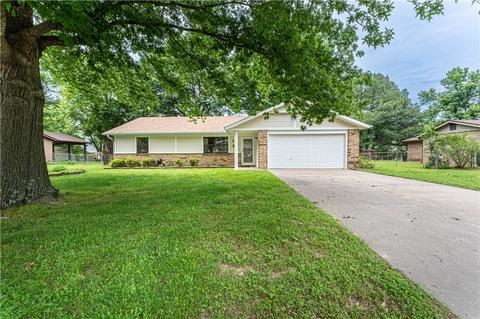 202 Eames Ave, Springdale, AR 72764