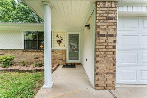 202 Eames Ave, Springdale, AR 72764 photo 3