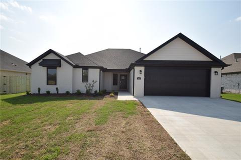915 Arden St, Tontitown, AR 72762