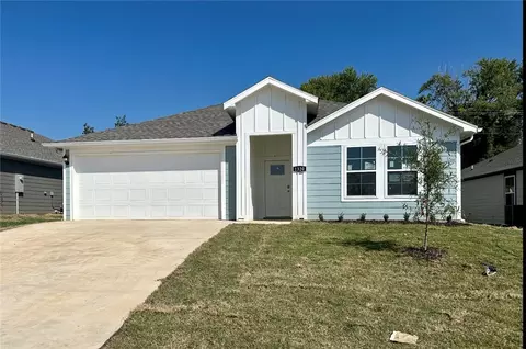 1320 Bates St, Gentry, AR 72734