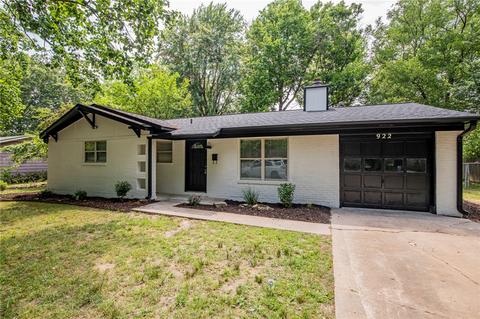 922 S 14th St, Rogers, AR 72758