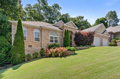 24 Stonehenge Dr, Bentonville, AR 72712