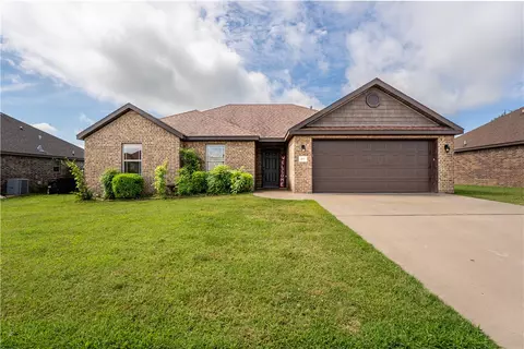 807 Mulberry St, Gravette, AR 72736