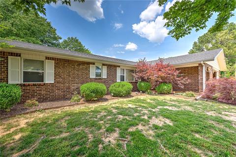 214 Overhill Dr, Lowell, AR 72745