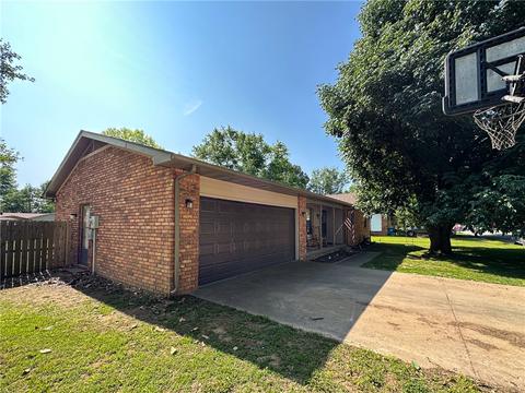 270 Lee Town Dr, Pea Ridge, AR 72751