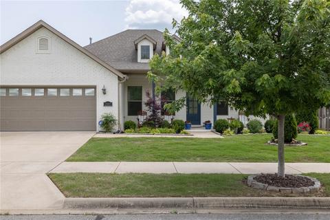 2991 E Peaceful Dr, Fayetteville, AR 72701