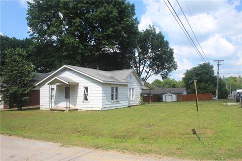 105 N Gunter St, Siloam Springs, AR 72761