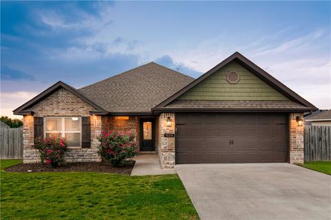 820 Benton St, Prairie Grove, AR 72753