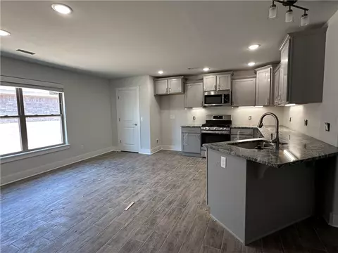 1040 Riverside Dr, Centerton, AR 72713 photo 2