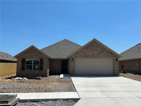 1040 Riverside Dr, Centerton, AR 72719