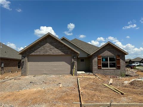 1050 Riverside Dr, Centerton, AR 72719