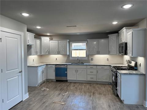 1050 Riverside Dr, Bentonville, AR 72713 photo 4