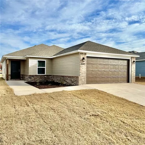 1605 S Blandford St, Siloam Springs, AR 72761