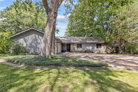 908 N Wren Dr, Rogers, AR 72756