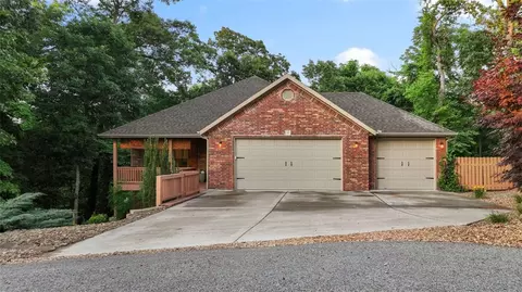 4 Newport Ln, Bella Vista, AR 72715