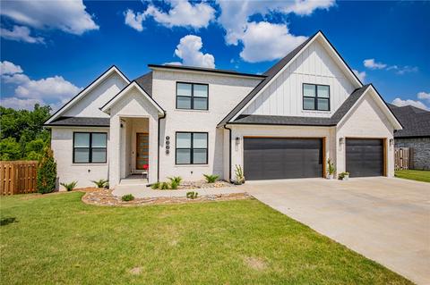 1220 Elizabeth Loop, Bentonville, AR 72712