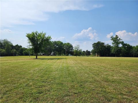 Douglas Road, Gentry, AR 72734