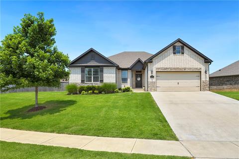 116 Cherokee St, Lowell, AR 72745