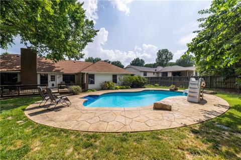 2406 E Camelot, Fayetteville, AR 72701