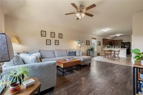1310 S Kingfisher Ln, Fayetteville, AR 72701