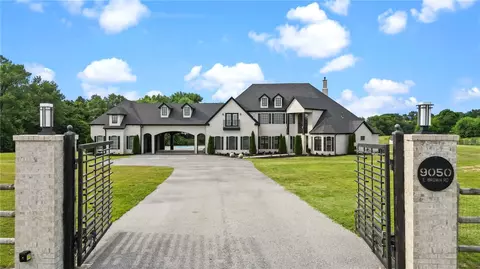 9050 E Brown Rd, Lowell, AR 72745