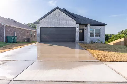 4424 Gibson St, Springdale, AR 72762