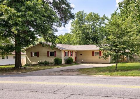 1411 W Oak St, Rogers, AR 72758