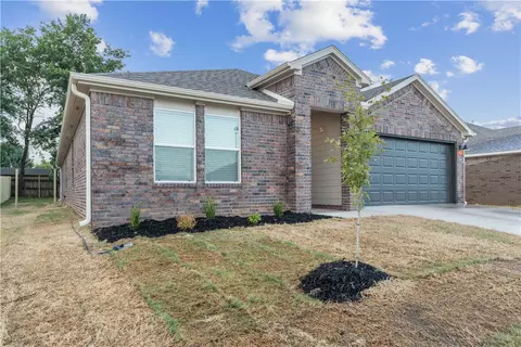 400 W Snow Bnd, Farmington, AR 72730