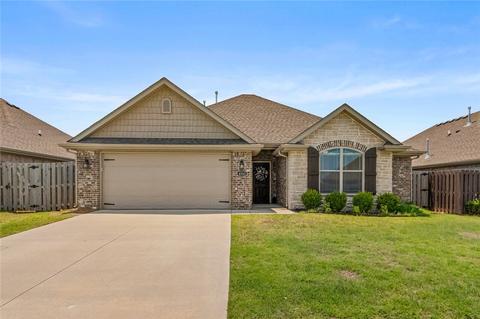 4541 W Divide Dr, Fayetteville, AR 72704