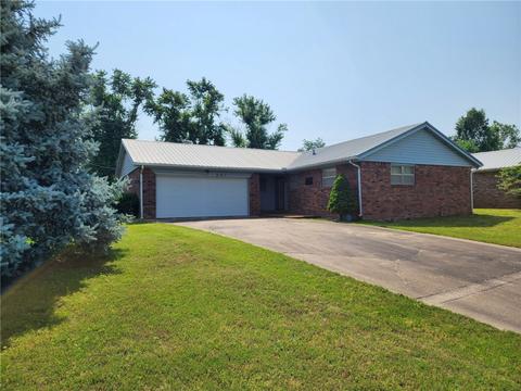301 Rodric Cir, Siloam Springs, AR 72761