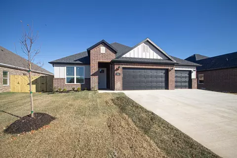 3901 SW Pecan Cir, Bentonville, AR 72713